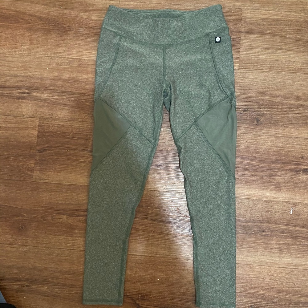Green athletic leggings